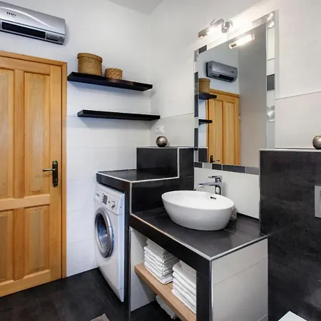 فيلة Teha -idylic Location & View In Park Forest *